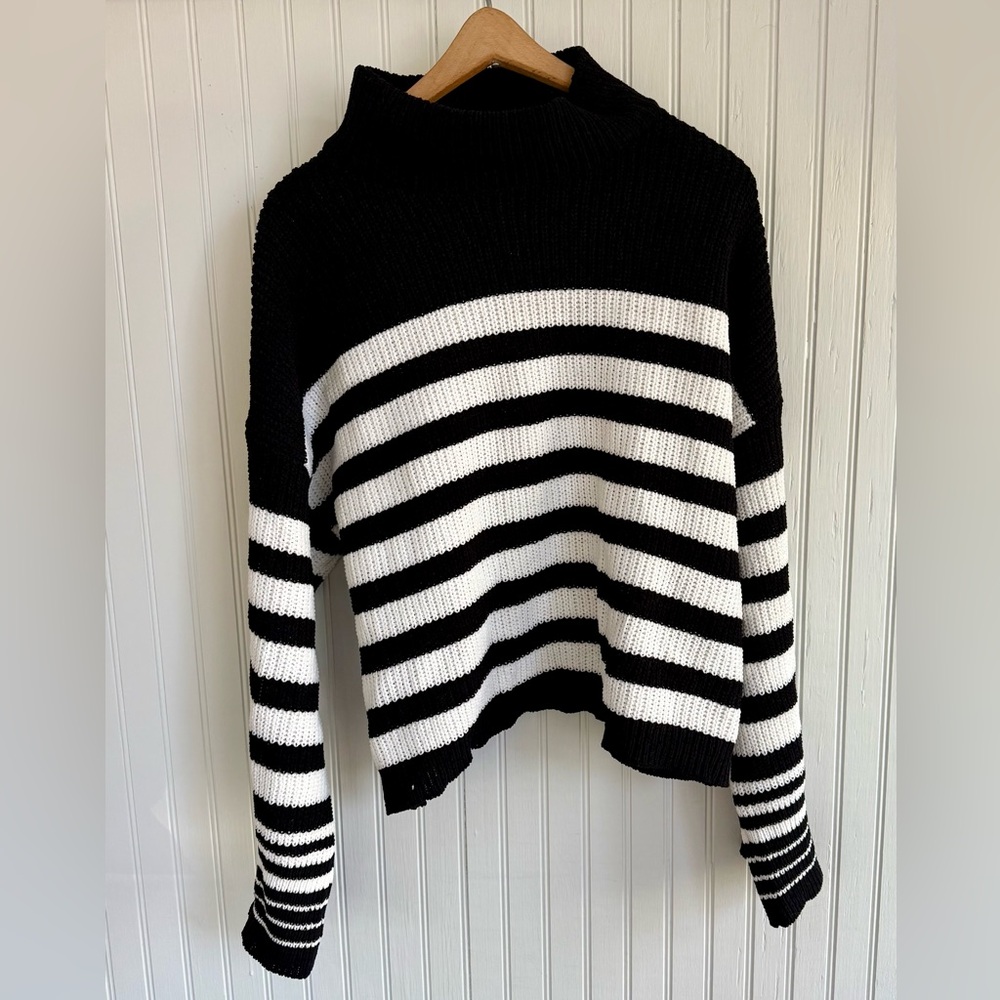Sanctuary Black and White Striped Sweater Size Small